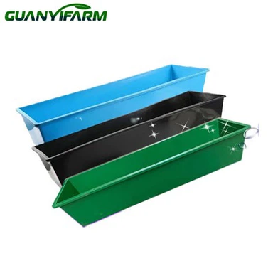 Пластичне јасле за храњење коња